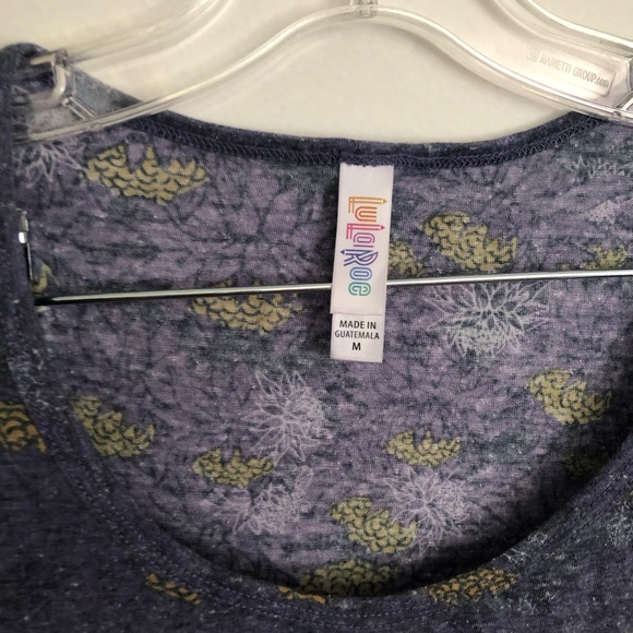 Lularoe Classic Tee top in periwinkle floral M - Picture 3 of 5
